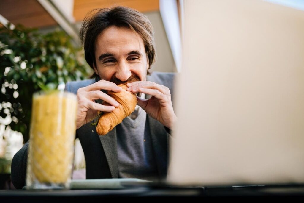 hungry-businessman-having-croiss hungry-businessman-having-croiss proto-untypical Autophagy